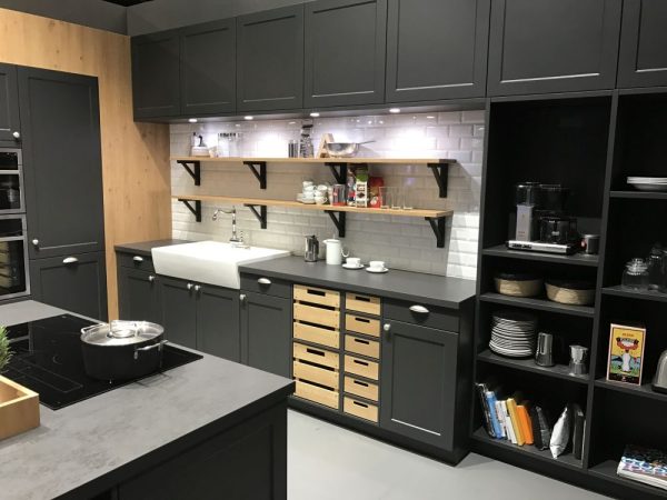 Kitchen Cabinets & Shelves
